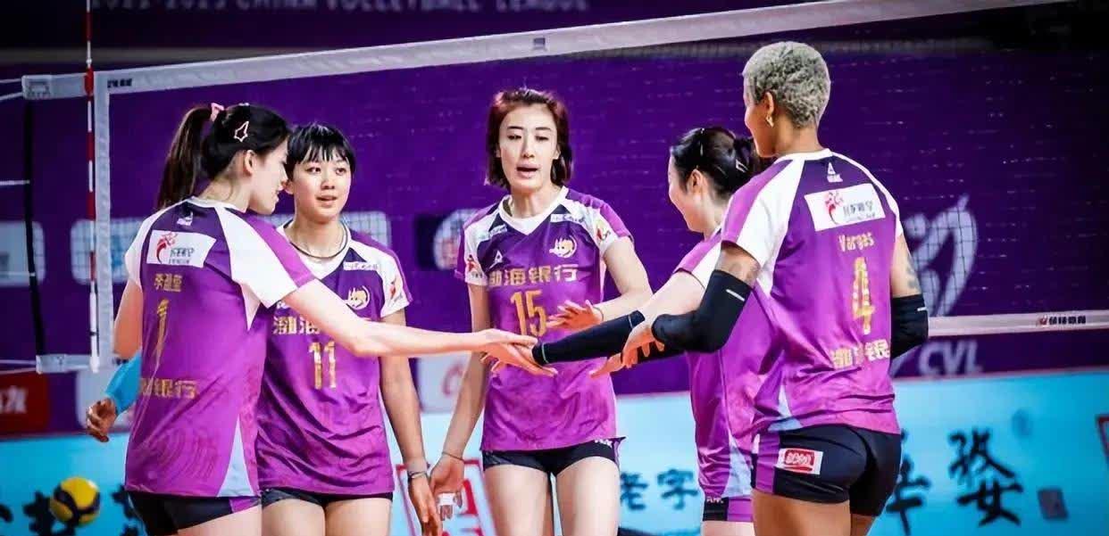 包含埃及选手夺得排球比赛的头名的词条