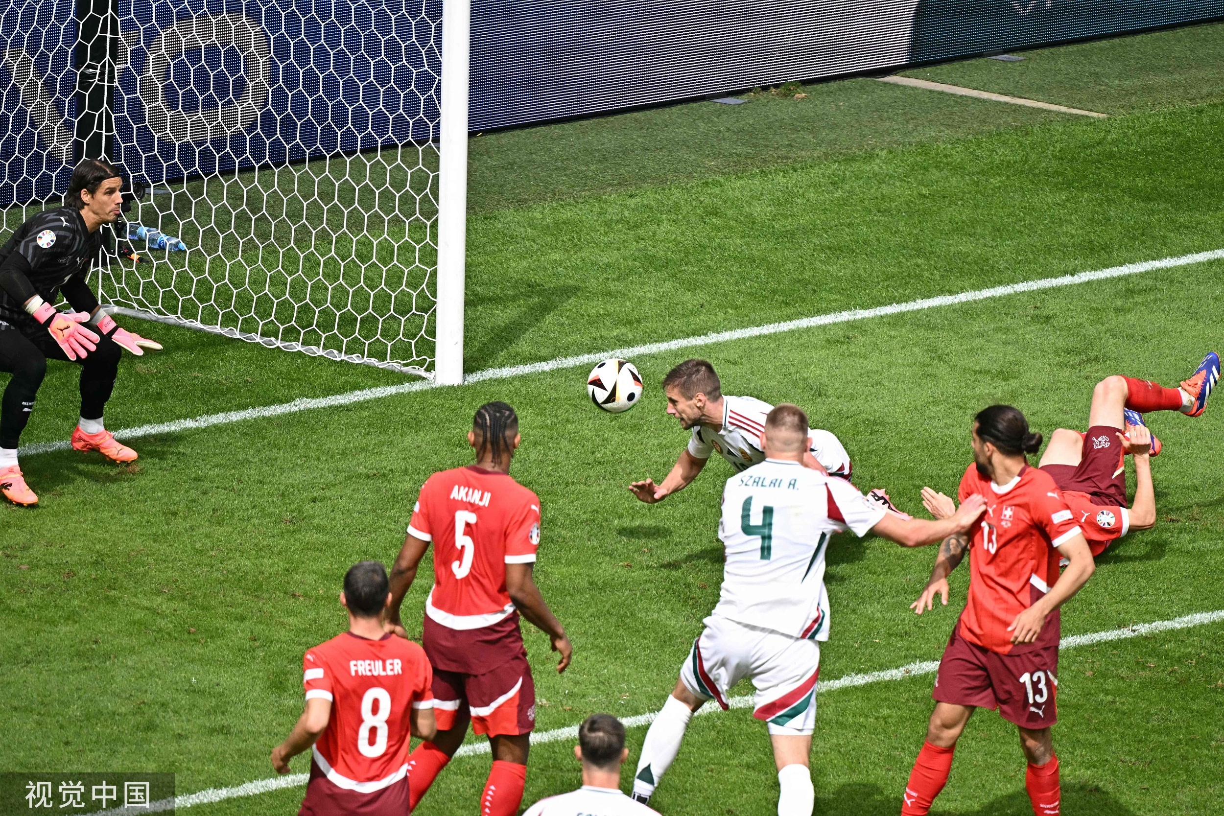 匈牙利队在比赛中乘胜追击，赢得晋级机会的简单介绍