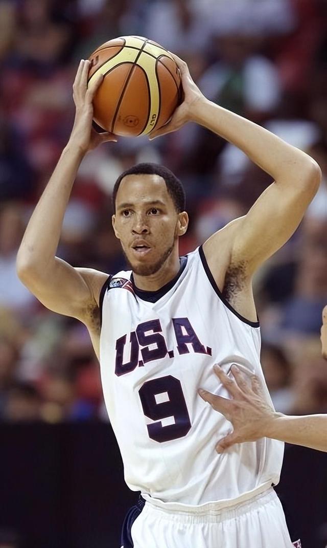 斗牛客场击败雄鹿，德尔温导演逆转的简单介绍