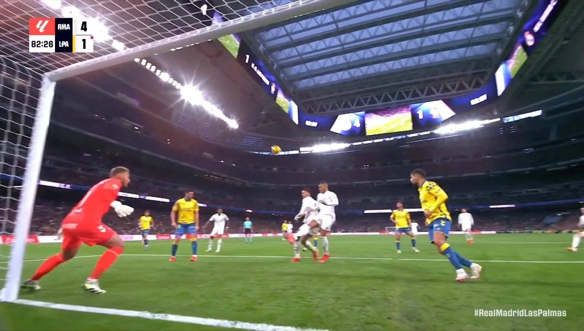 关于皇马开场5分钟连进两球，马竞防线形同虚设！的信息