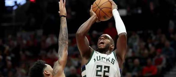  字母哥战斧劈扣 