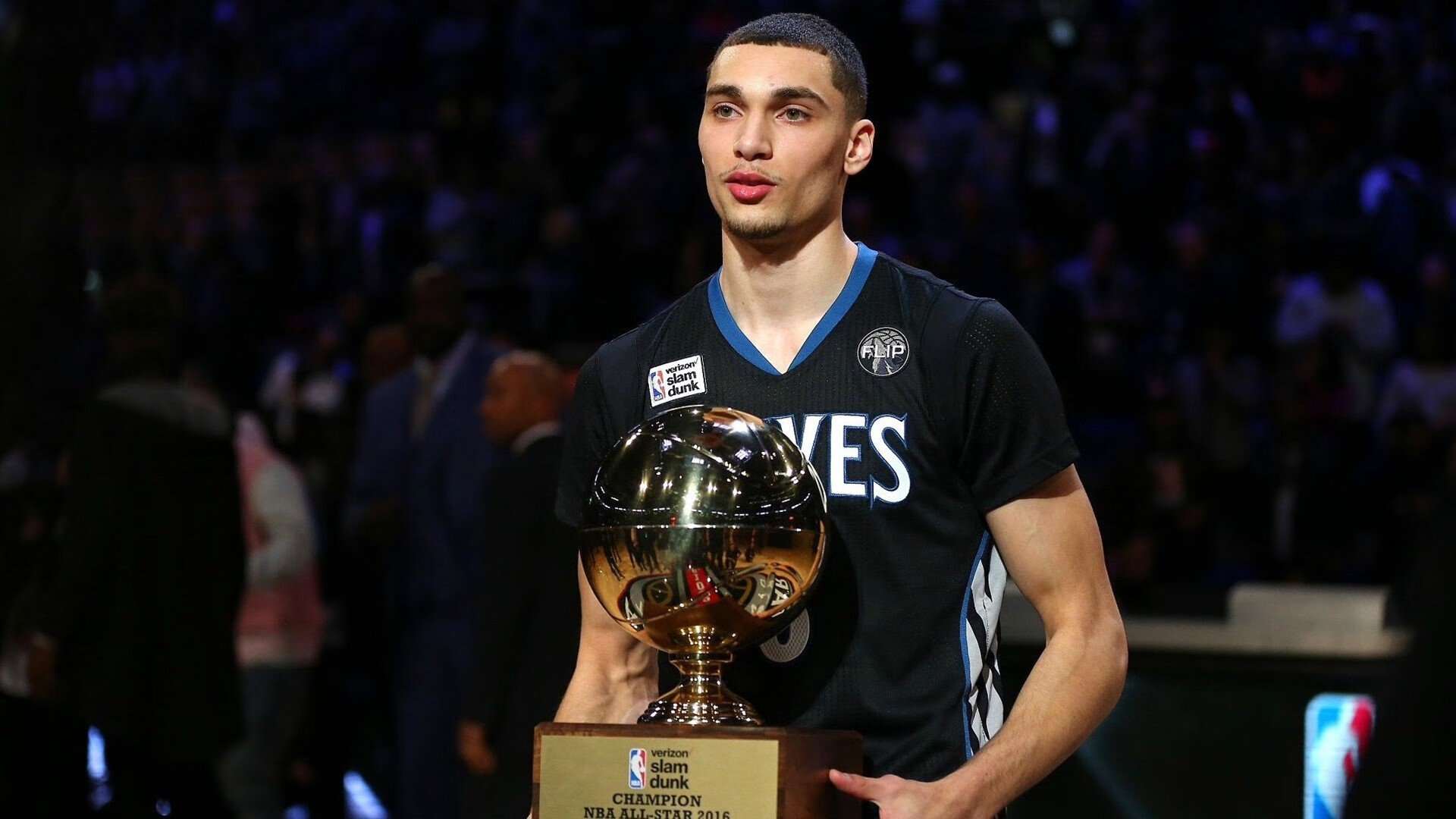 国际米兰四强战大胜密尔沃基雄鹿，内马尔砍下30记关键球，全场沸腾