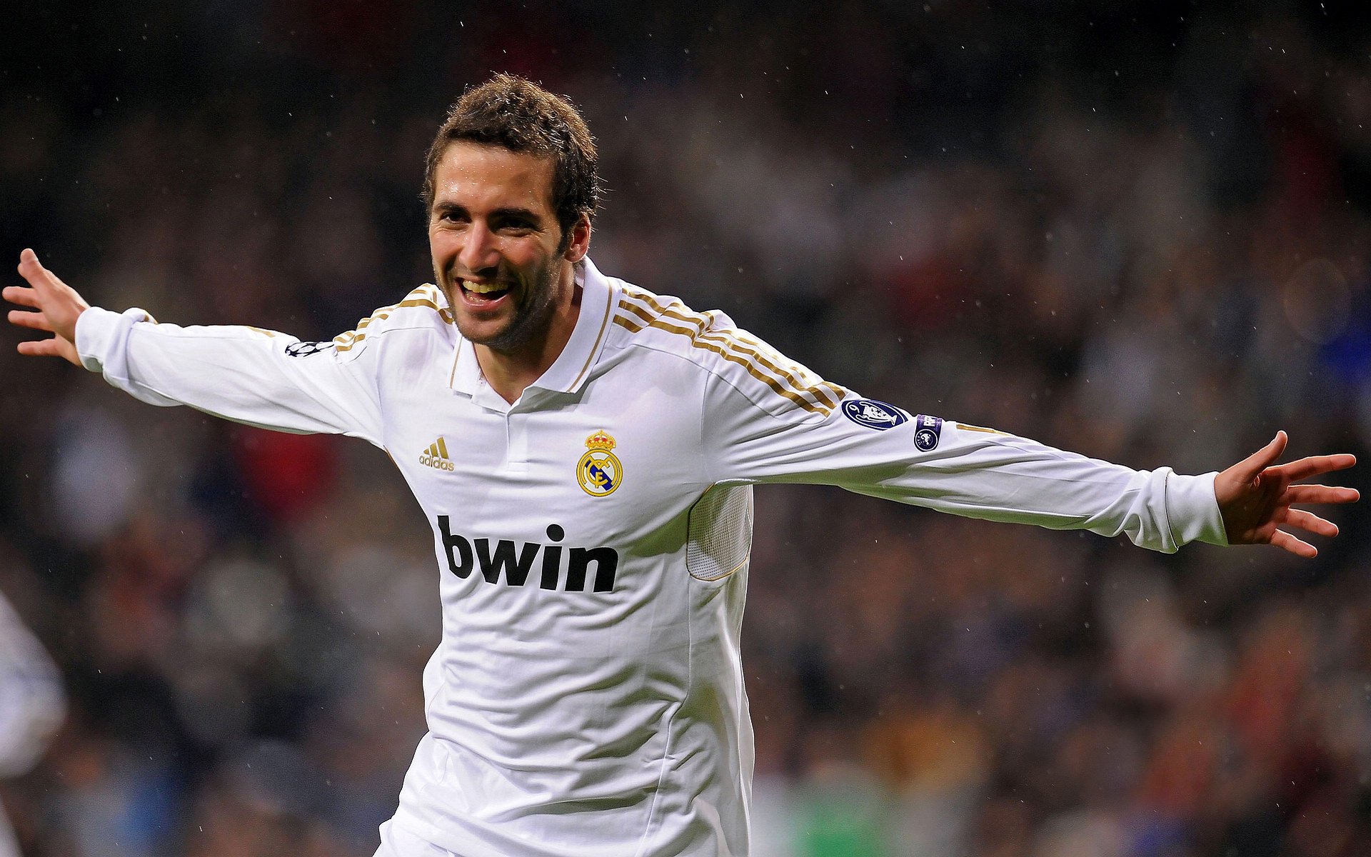 哈登回归赛场，赛况扑朔迷离首场状态亮眼，掘金观众沸腾！